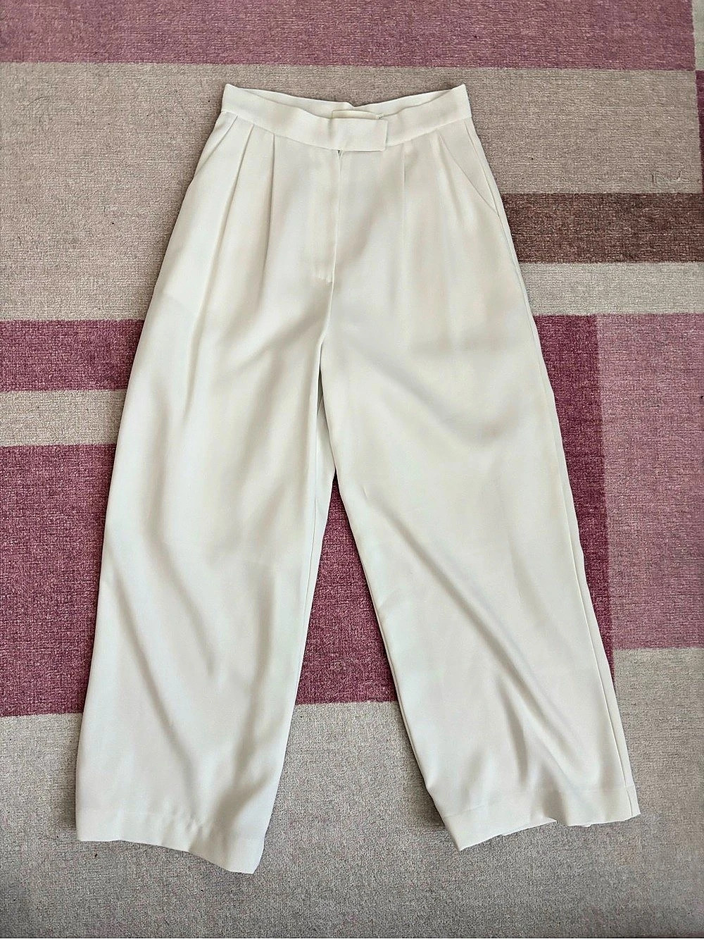 COCOON Wide Leg Pants in White Size Small